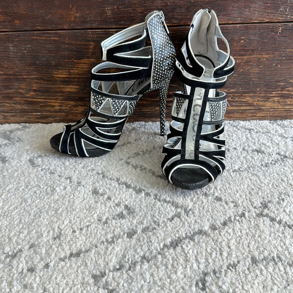Sam Edelman black and white strappy heels . Size 7